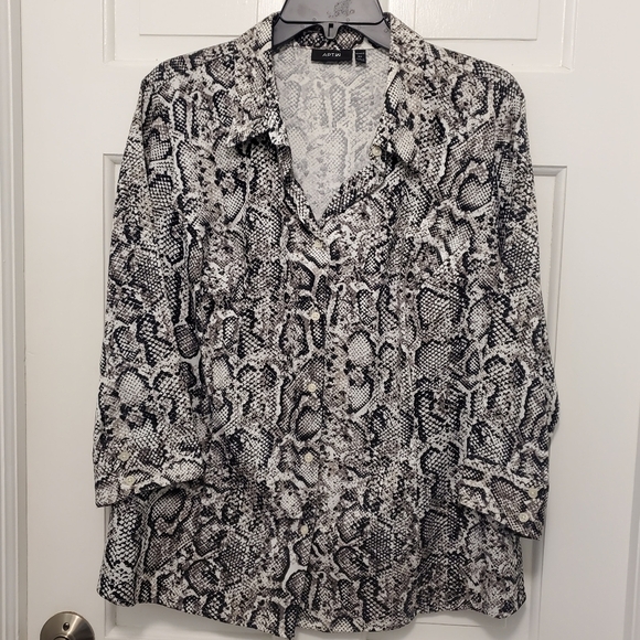Apt. 9 Animal Print Knit Blouse Size 0X, Business Casual - Picture 2 of 10